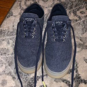 Woman’s Sperry top sider sneakers!!!👟